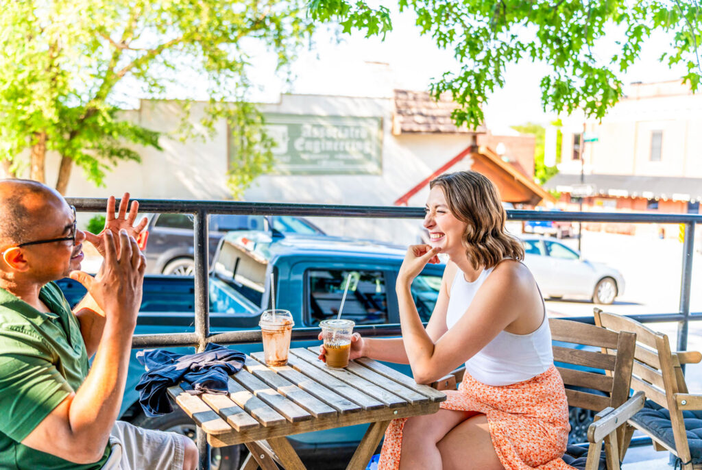 lifestyle-couple-dining