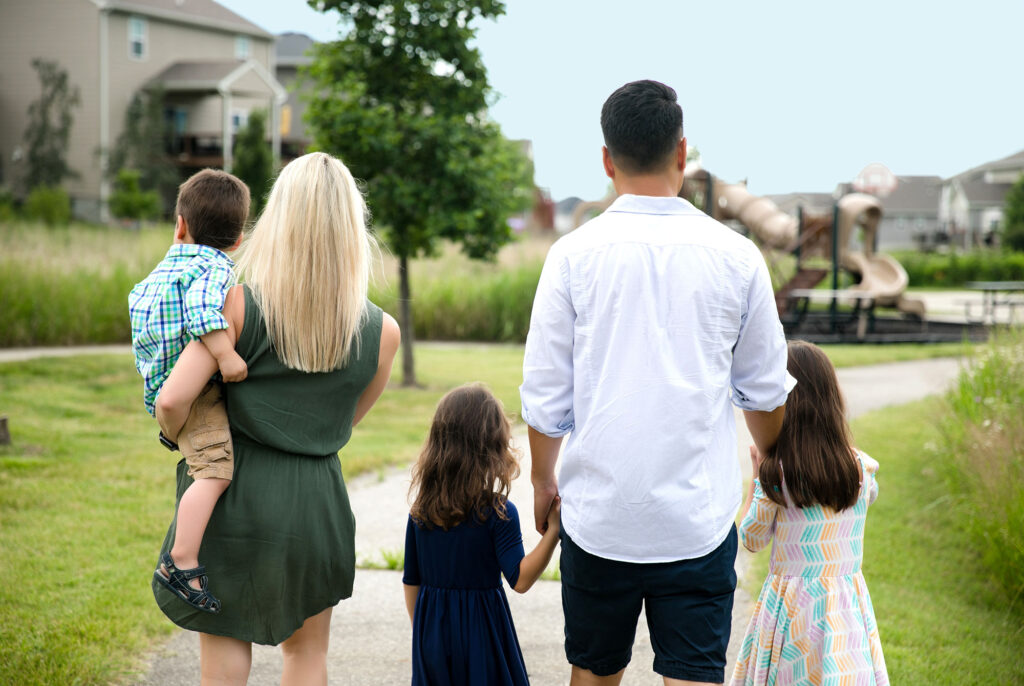 lifestyle-family-walking