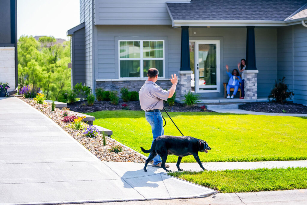 lifestyle-neighborhood-dog