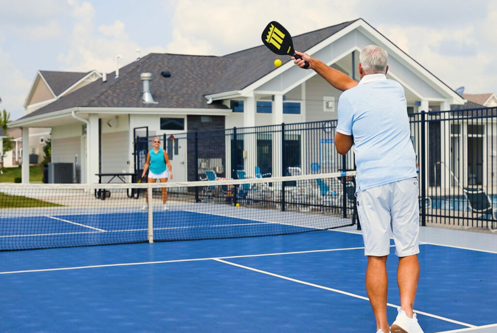 lifestyle-couple-pickleball