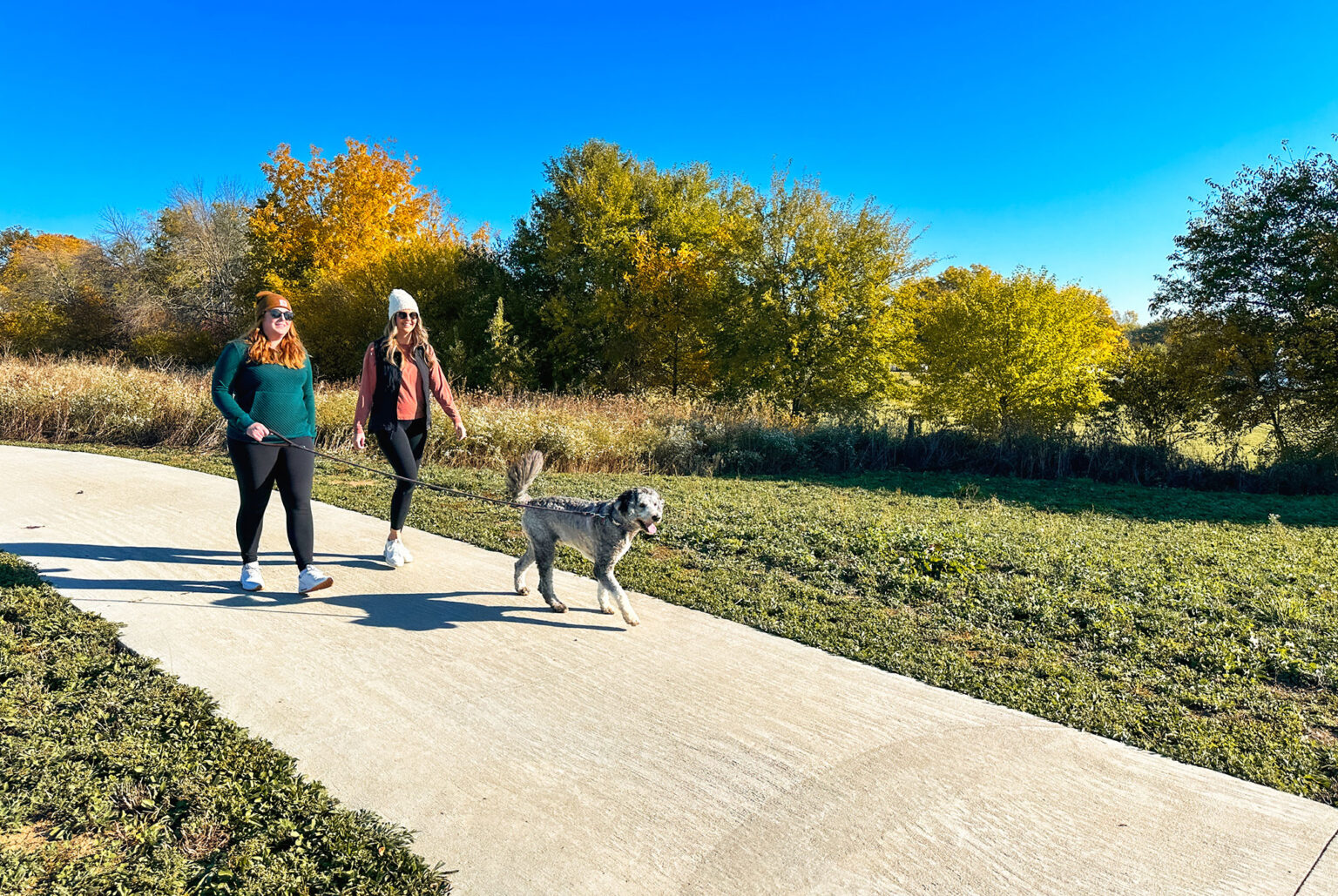 lifestyle-friends-trail